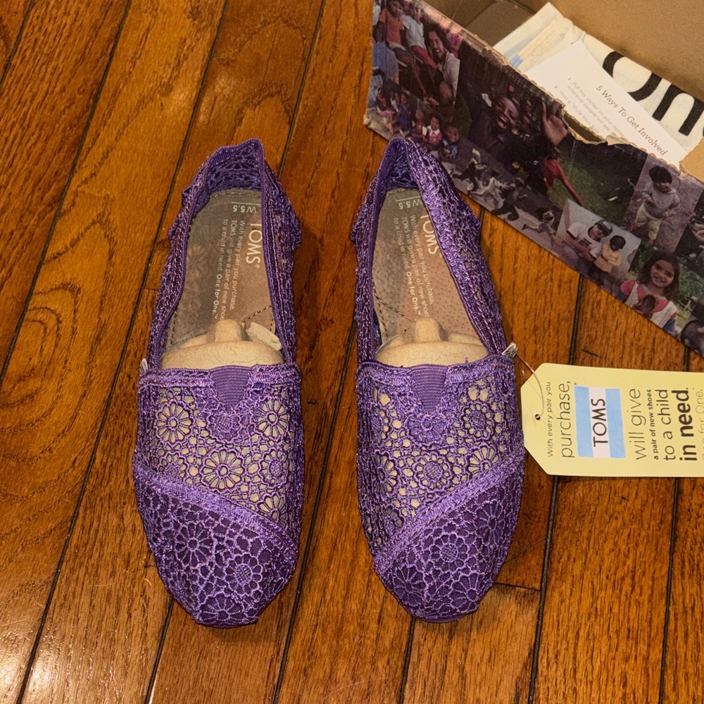 TOMS Women's Purple Lace Loafers